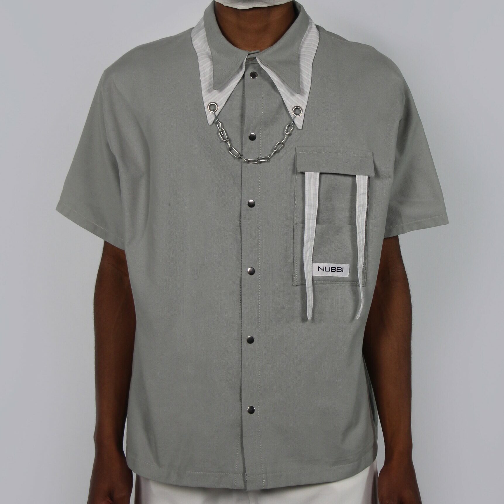 Chemise manches courtes grise avant